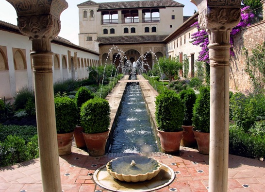 patio leones alhambra granada